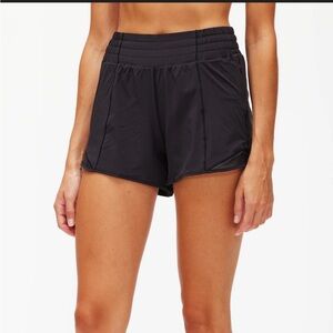 Lululemon Hotty Hot HR Short 4” lined shorts- like new!